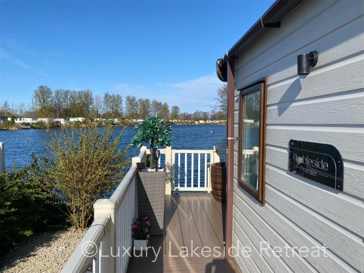 Hotel Lakeside Retreat With Hot Tub & Fishing Peg At Tattershall Lakes Country Park Zewnętrze zdjęcie